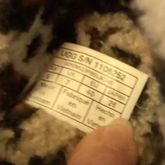 UGG Fluff Yeah slippers/shoes in leopard print - size 9 - Picture 3 of 10